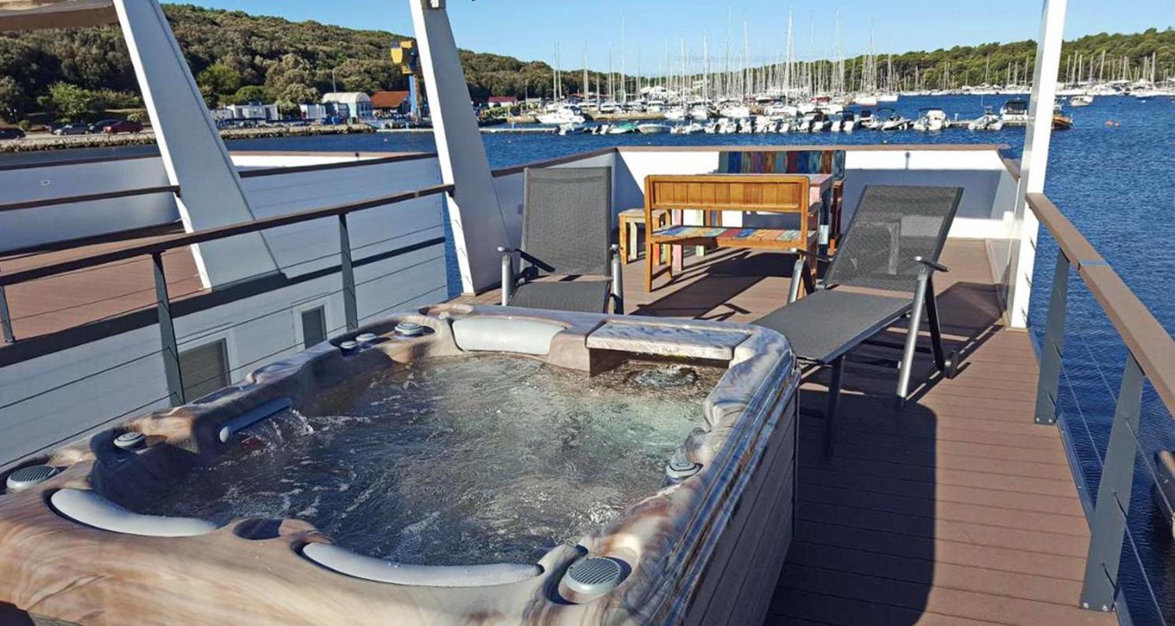 House Boat Oliva - Floating House Villa Pula Exterior photo