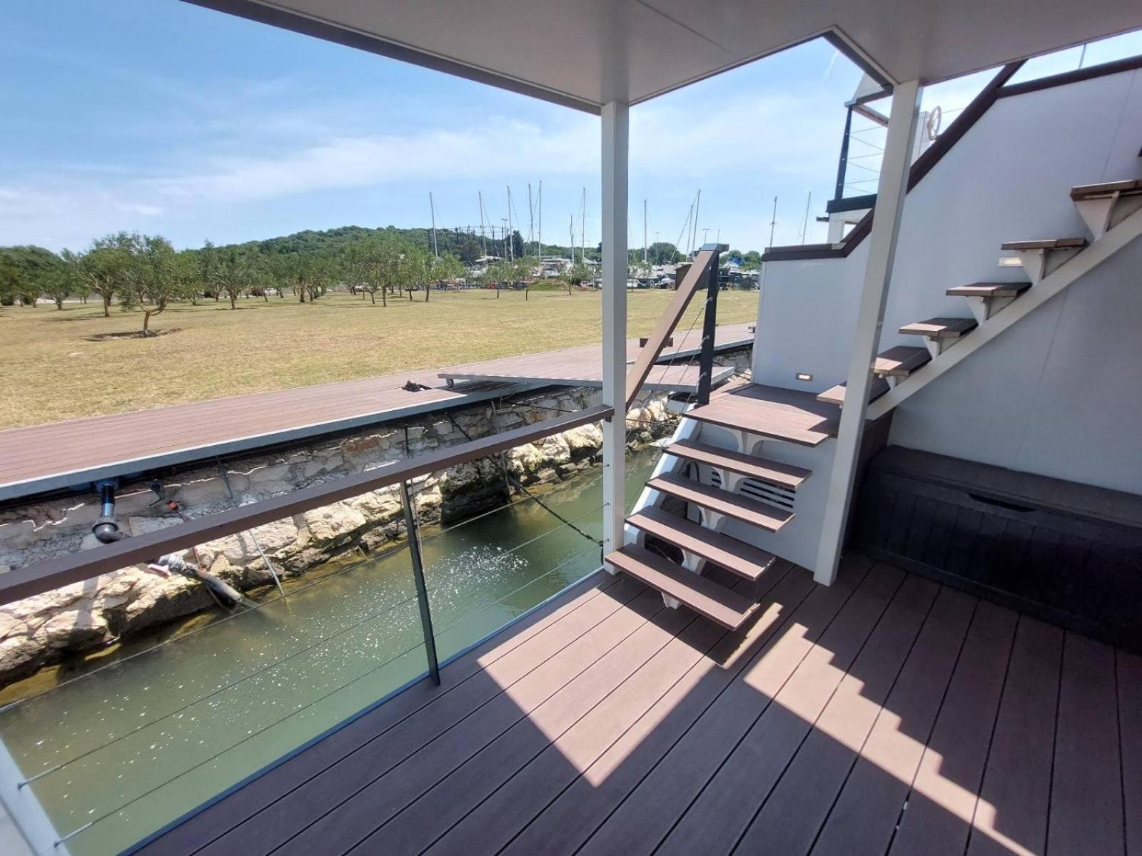 House Boat Oliva - Floating House Villa Pula Exterior photo