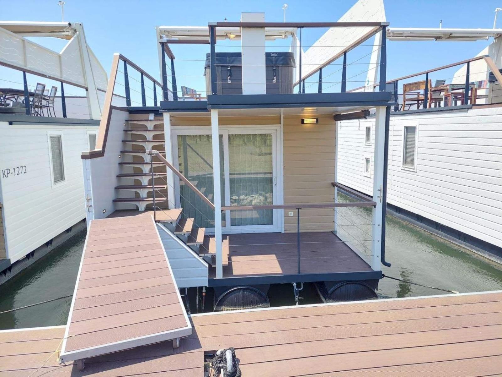 House Boat Oliva - Floating House Villa Pula Exterior photo